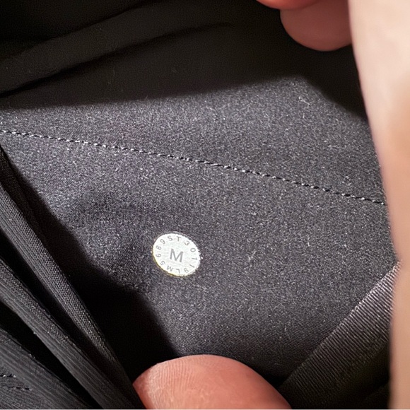 Lululemon black pant with reflective zipper ankle Size Medium - Picture 7 of 8